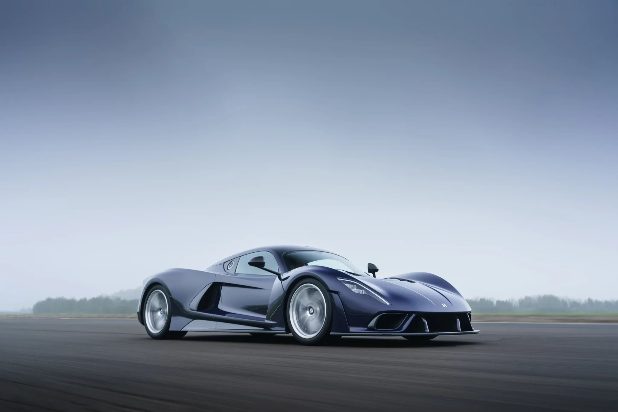 Hennessey-Venom-F5-Chassis-01-Global-Unveiling-Runway-Action-6